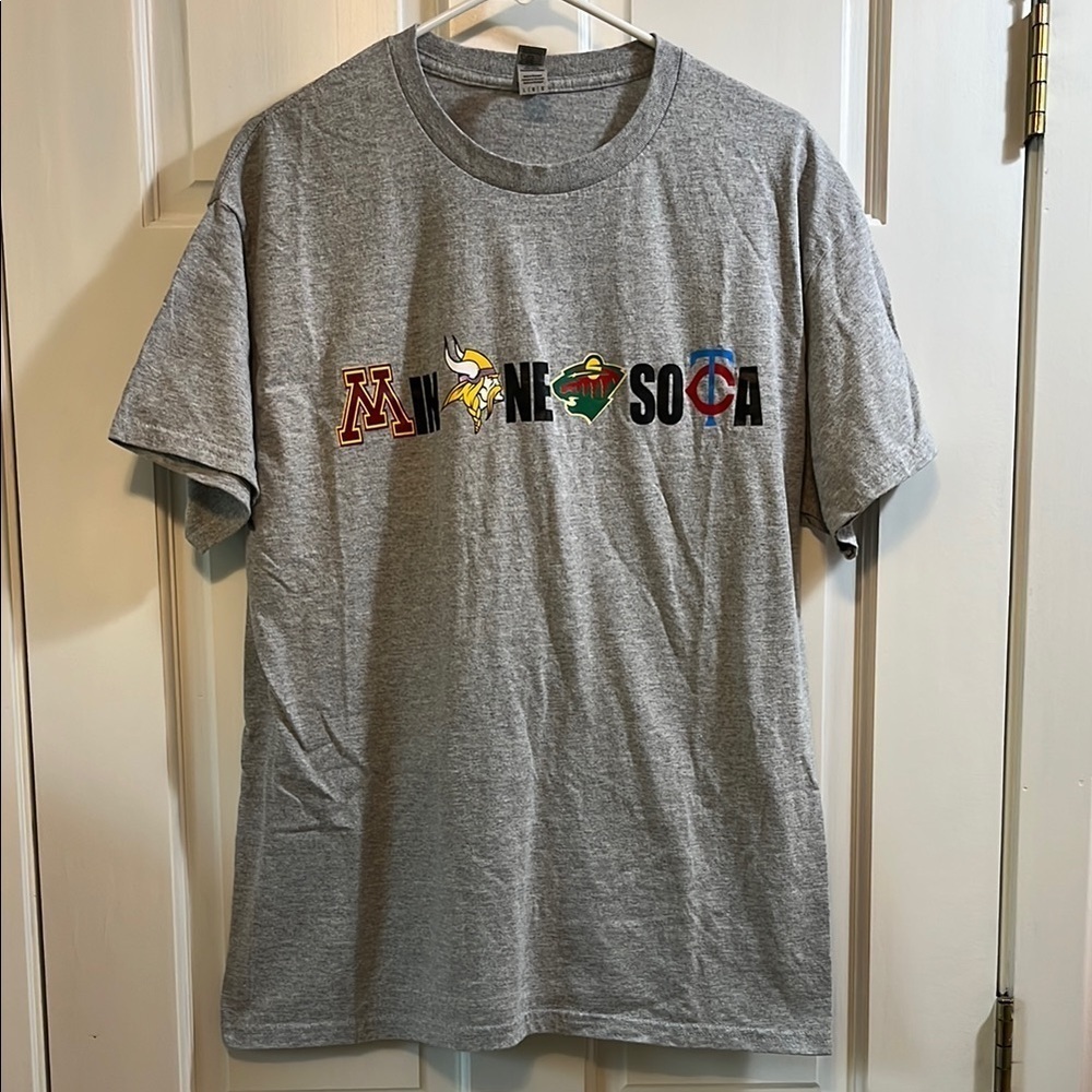 Gilden Gray Minnesota Sports Graphic T Shirt - Size Large